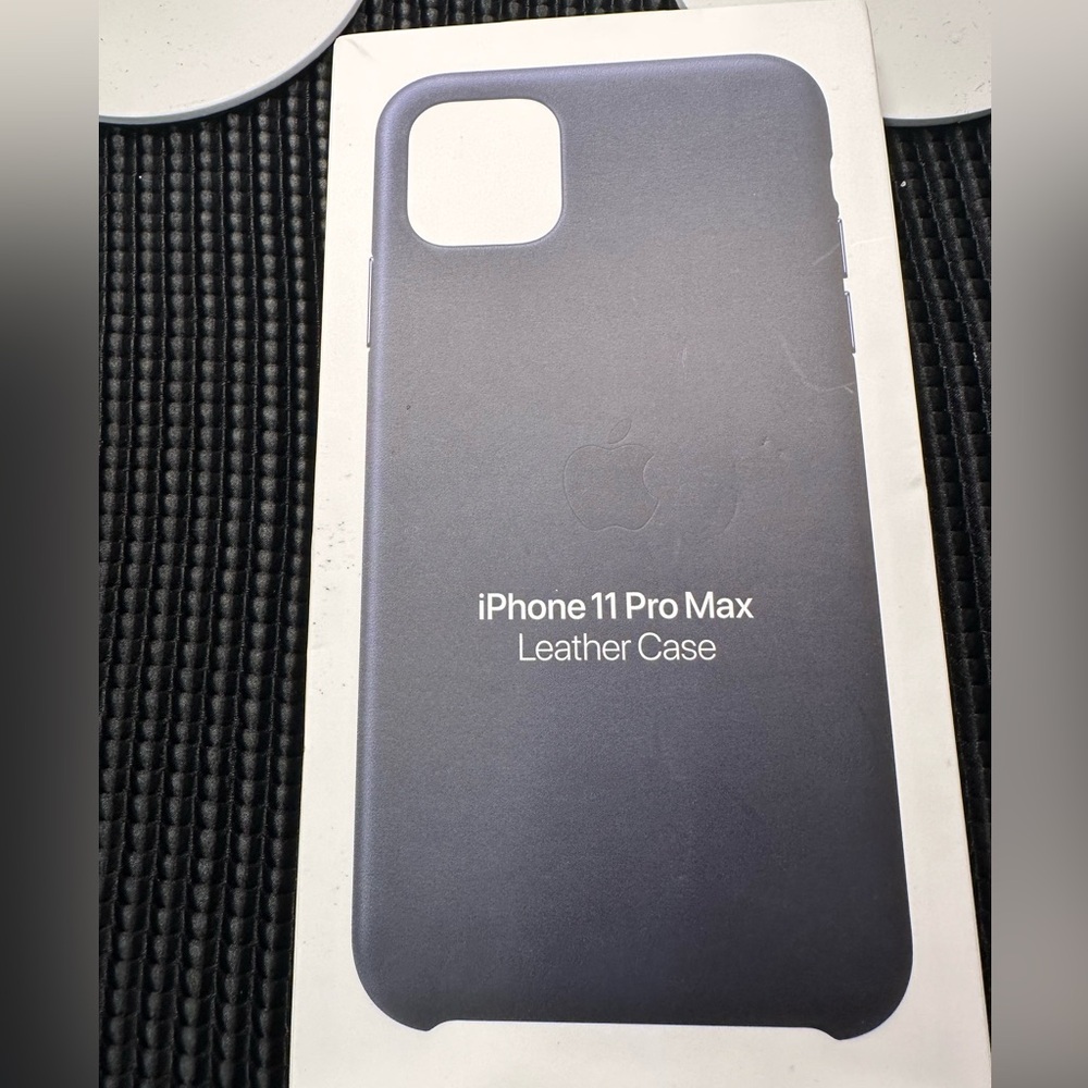🆕Apple iPhone 11 Pro Max Leather Case